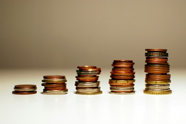 Five stacks of coins in ascending order of size